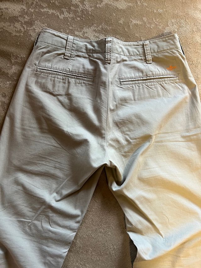 Pantalón Dockers color Hueso. Talla 30.