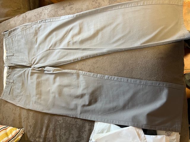 Pantalón Dockers color Hueso. Talla 30.