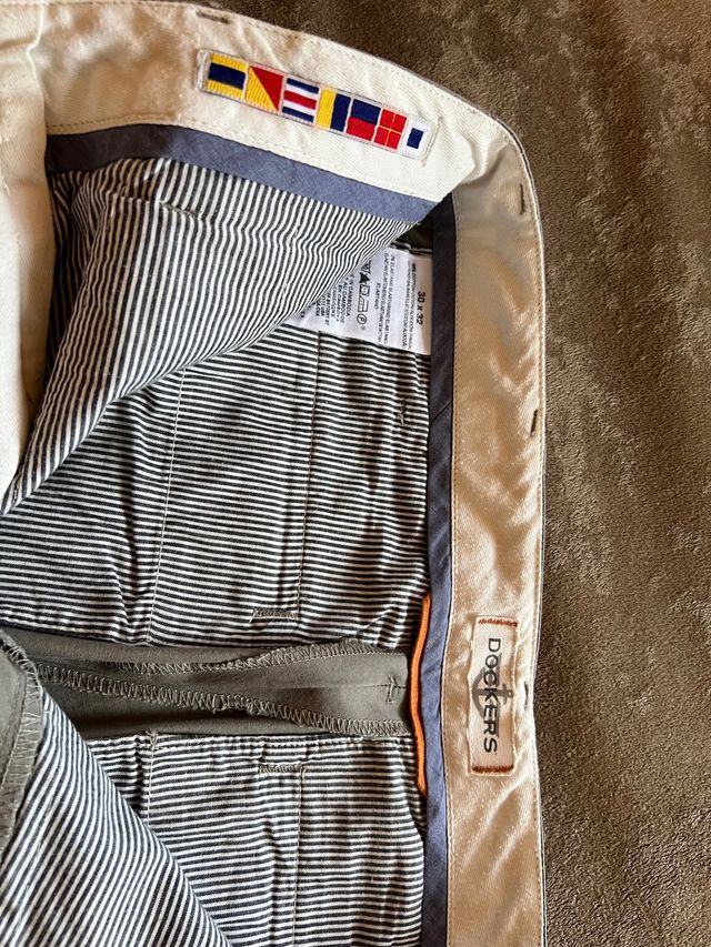 Pantalón Dockers color Hueso. Talla 30.