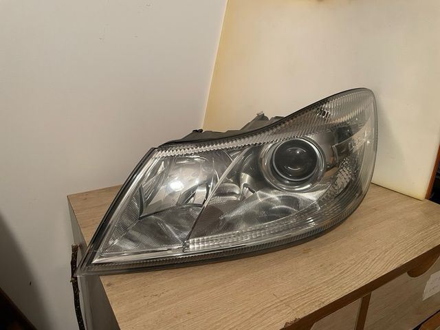 Faro izquierdo Skoda Octavia