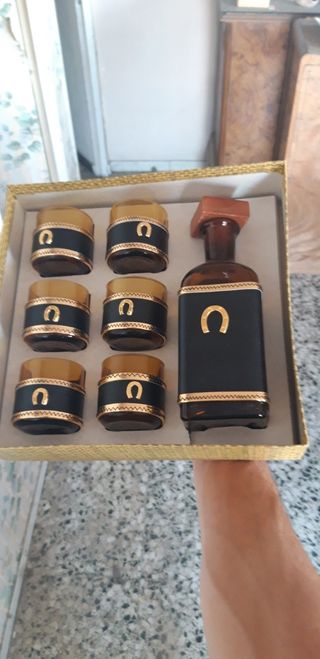 Juego de vasos y botella para bebidas alcoholicas