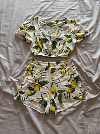 Conjunto de top y shorts de mujer