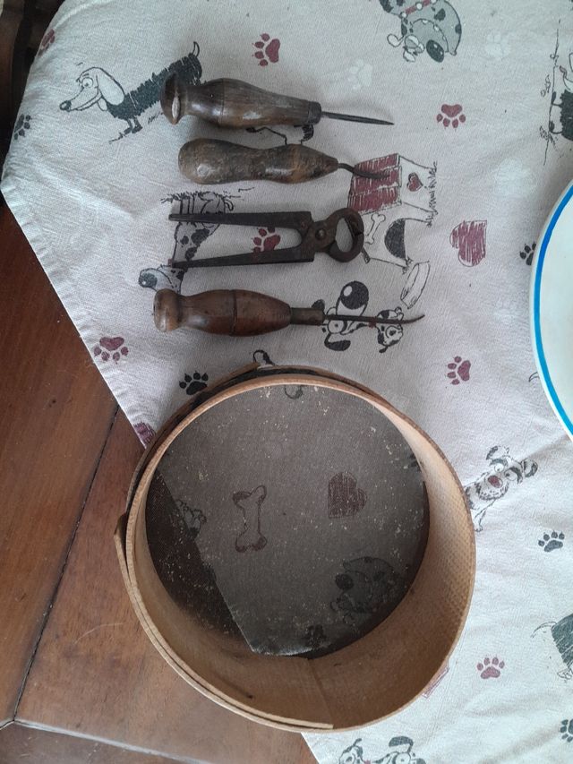 setaccio più 4 utensili antichi