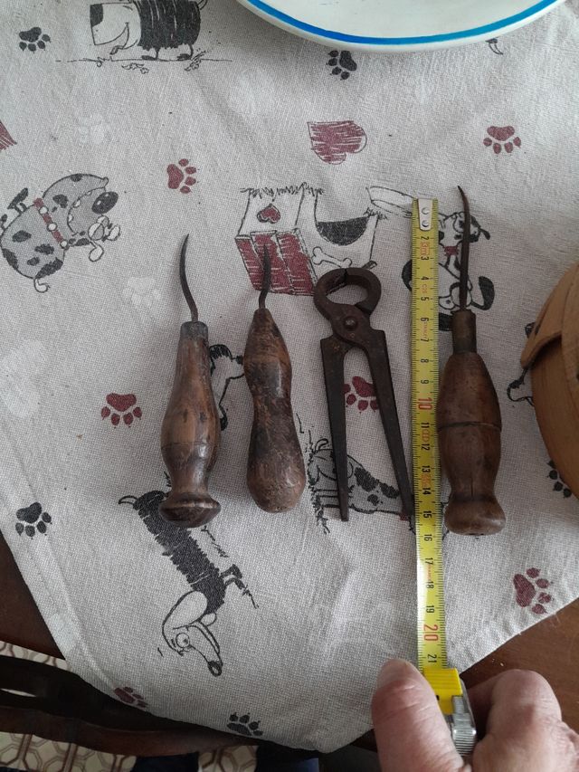 setaccio più 4 utensili antichi