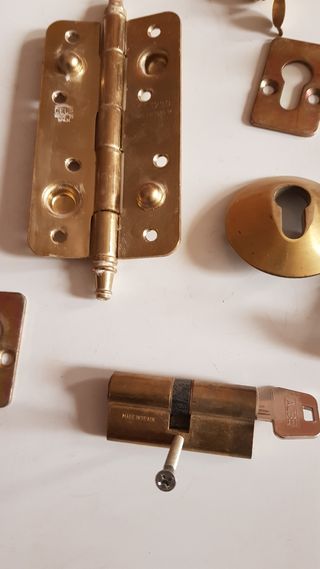 REJAS, VENTANAS, PUERTAS Y DE TODO