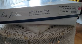Completo culla neonato nuovo ricamato a mano .