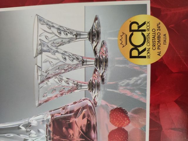 Juego de botella y copas RCR modelo Laurus.