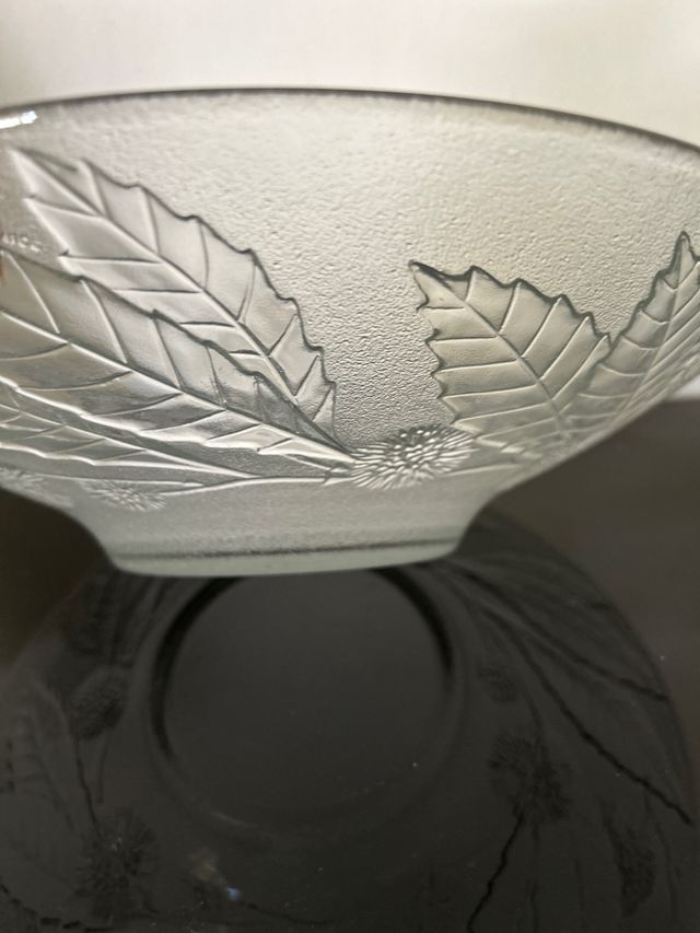 Fruttiera in vetro con disegni in rilievo