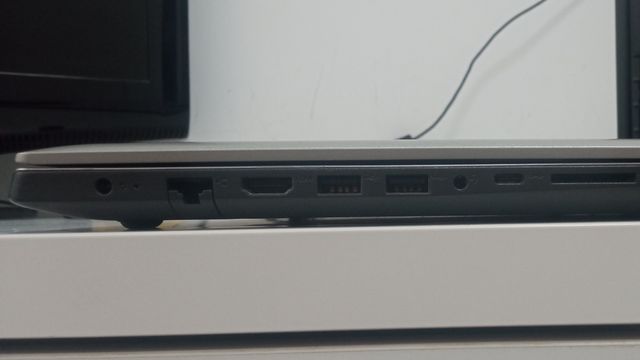 Portátil Lenovo Ideapad 330-15IKB en buen estado