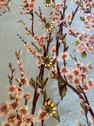 Chaqueta de inspiración oriental con botones joya