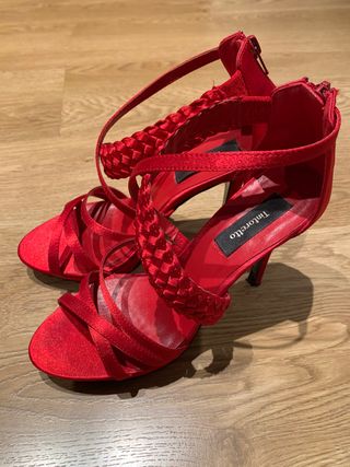 ZAPATOS DE FIESTA TINTORETTO ROJO BRILLO. TALLA 38