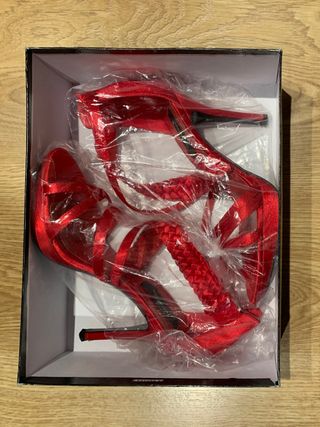 ZAPATOS DE FIESTA TINTORETTO ROJO BRILLO. TALLA 38