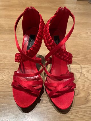 ZAPATOS DE FIESTA TINTORETTO ROJO BRILLO. TALLA 38