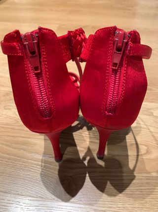 ZAPATOS DE FIESTA TINTORETTO ROJO BRILLO. TALLA 38