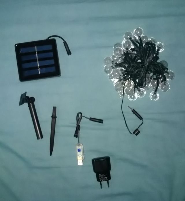 Guirnalda de bolas led de luces de colores.