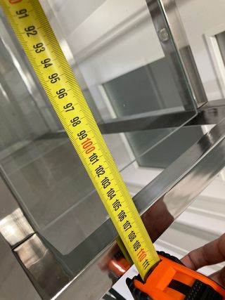 Estantería, metal cromado y cristal