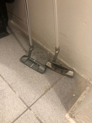 Palos de golf más bolsa infantil.