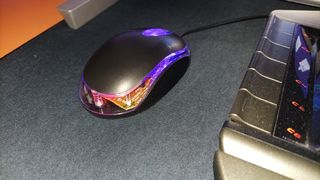 Nuovo mouse ambidestro a LED