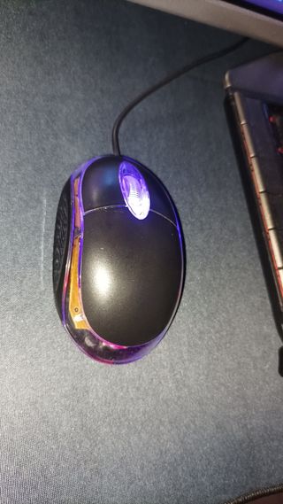Nuovo mouse ambidestro a LED