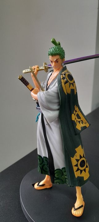FIGURA ONE PIECE RORONOA ZORO NUEVA