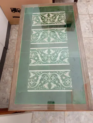 tavolino con piastrelle