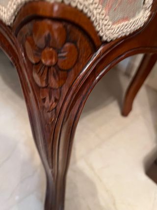 Butacas tapizadas en muy buen estado.