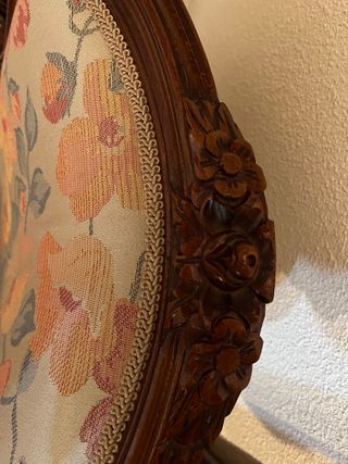 Butacas tapizadas en muy buen estado.