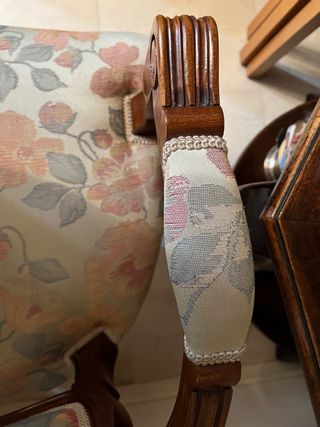 Butacas tapizadas en muy buen estado.