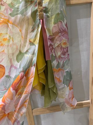 Conjunto falda y top estampado de flores.