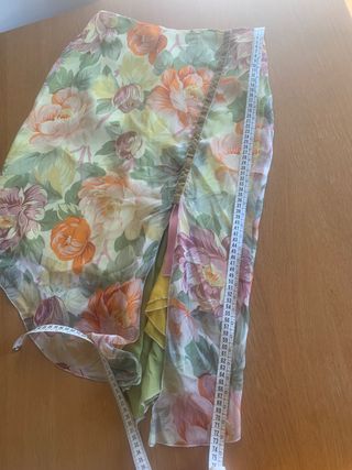 Conjunto falda y top estampado de flores.