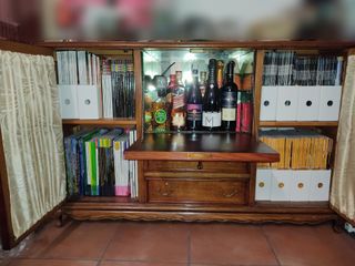 Antiguo mueble bar, librería y licorero