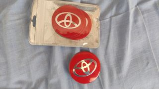 4 Logos llantas Toyota