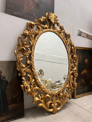 Gran espejo cornucopia con penacho dorado en oro