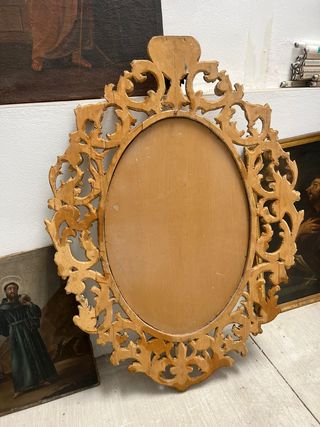 Gran espejo cornucopia con penacho dorado en oro