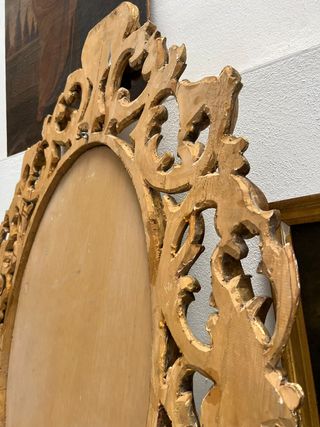 Gran espejo cornucopia con penacho dorado en oro