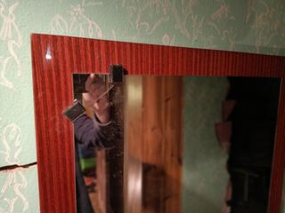 Antiguo tocador de madera contrachapada vintage