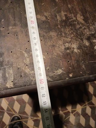 Antigua mesita para radio antigua de recibidor