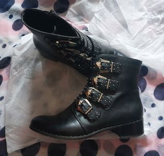 stivaletto con cinture e borchie numero 40 