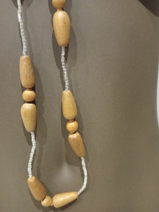 collar largo madera y abalorios