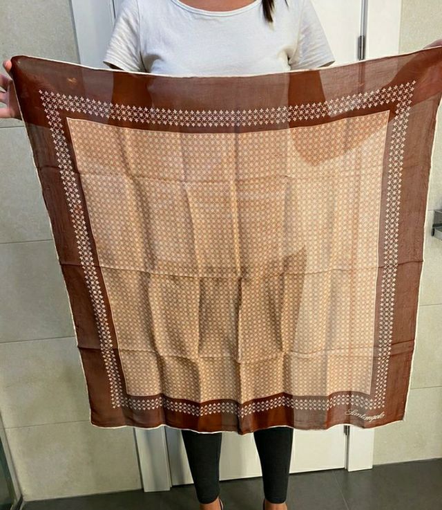 Pañuelo fino color rosa y burdeos. Poco uso