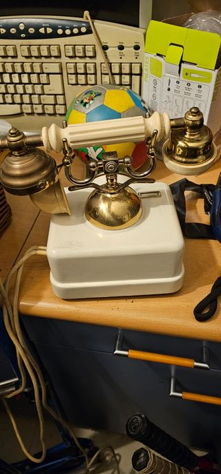 Teléfono antiguo elasa