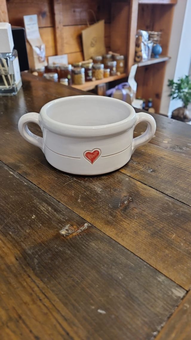 Capasa ceramica artigianale con cuore h. 6 d. 10