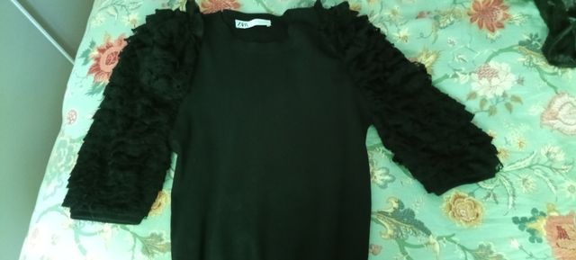 top con volantes zara