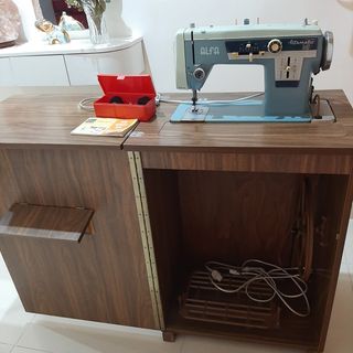 Máquina de coser con mueble