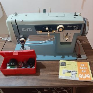 Máquina de coser con mueble