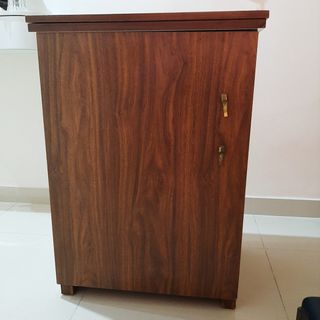 Máquina de coser con mueble