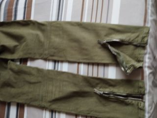 Pantalón de chica verde caqui de Zara