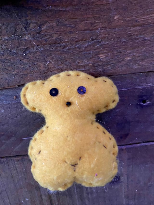 Broches de fieltro hechos a mano a elegir