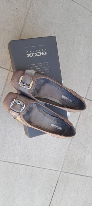 Zapato plano Geox ocre dorado