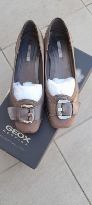 Zapato plano Geox ocre dorado